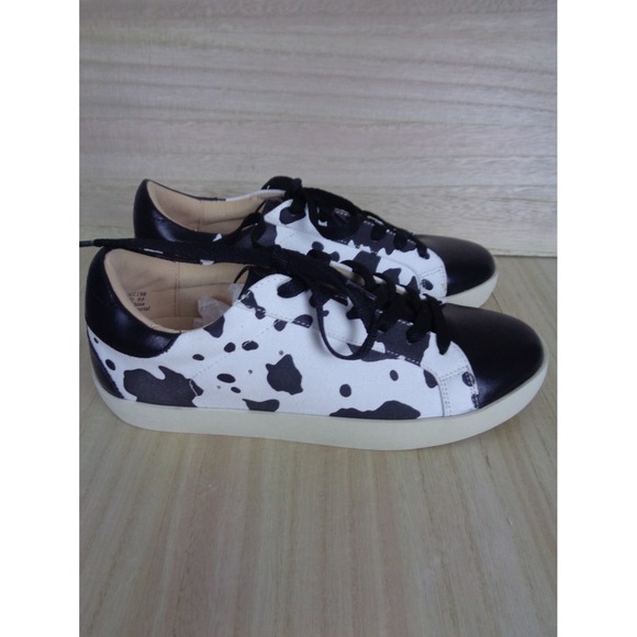 Journee Collection Erica Comfort Womens‎ Sneakers Cowhide Print Womens 6.5 Wide - Picture 1 of 9
